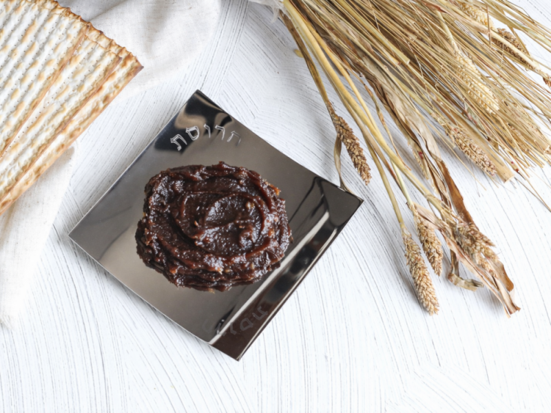 Dune charoset plate with haroset