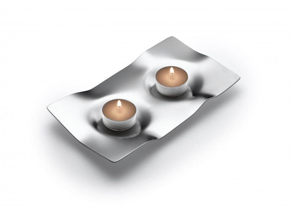 Moon Path Duo candle plate in mirror-polished aluminum, 13 × 20 cm, shown without candles on white background, sculptural two-dip design for tea lights.